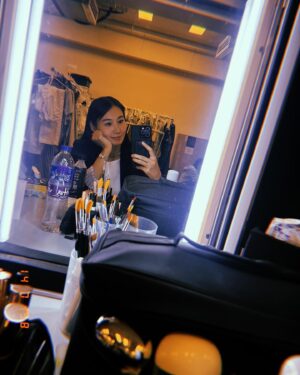 Xenia Chong Instagram - 🖤🖤🖤
分享一下早前的工作照吧🫶🏻
#xeniachong 
#hkig #hkactor
#followme #莊韻澄 
#loveisintheair