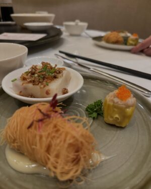 Xiang Yun Instagram - 吃吃喝喝，放个小假。
#staycation 
Special thanks to @parkregisbyprincesingapore @tunglokgroup
