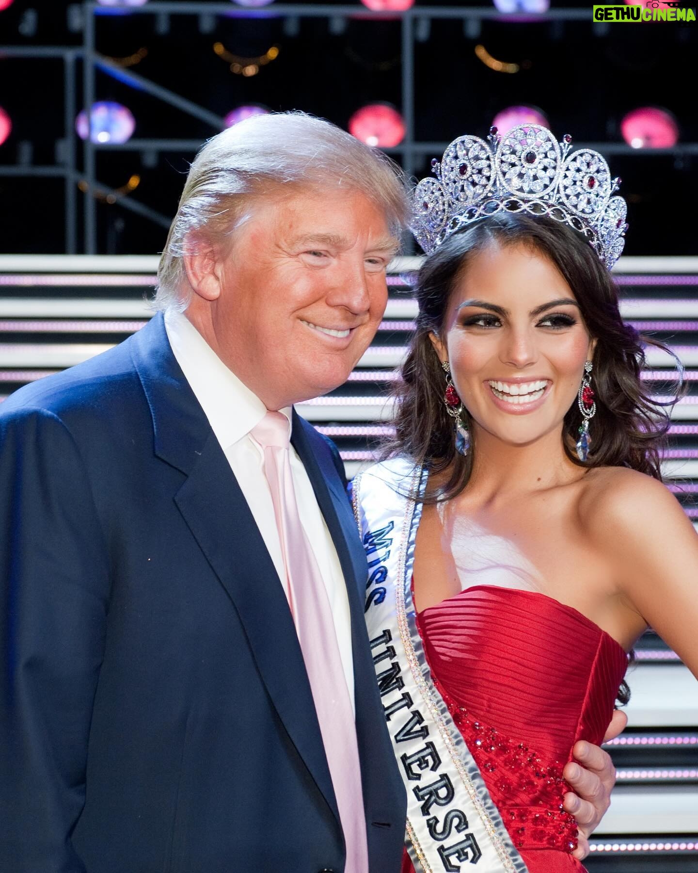 Ximena Navarrete - 106.1K Likes - Hace 14 años esto pasaba y mi corazón explota de felicidad de recordar un año más este día tan especial en mi vida. Gracias a todos los que me siguen desde esos tiempos y recuerdan conmigo este momento. 🇲🇽 un 23 de agosto de 2010 ♾️♥️ #MissUniverse