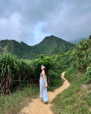 Ya-Gi Lai Instagram - 他說謝謝妳的溫柔，我說謝謝你的真誠。
能看著海發呆果然還是好幸福
想用那天記錄下的美好答覆近期所有問候💙