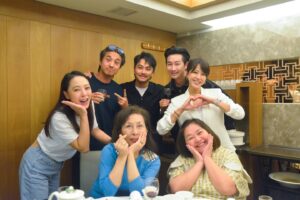 Yan-Pei Su Instagram - 聚散。
謝謝公視、
謝謝參與其中的每個你/妳。

#我的婆婆怎麼那麼可愛2 
#正式落幕 #感謝
#最後一張不要看