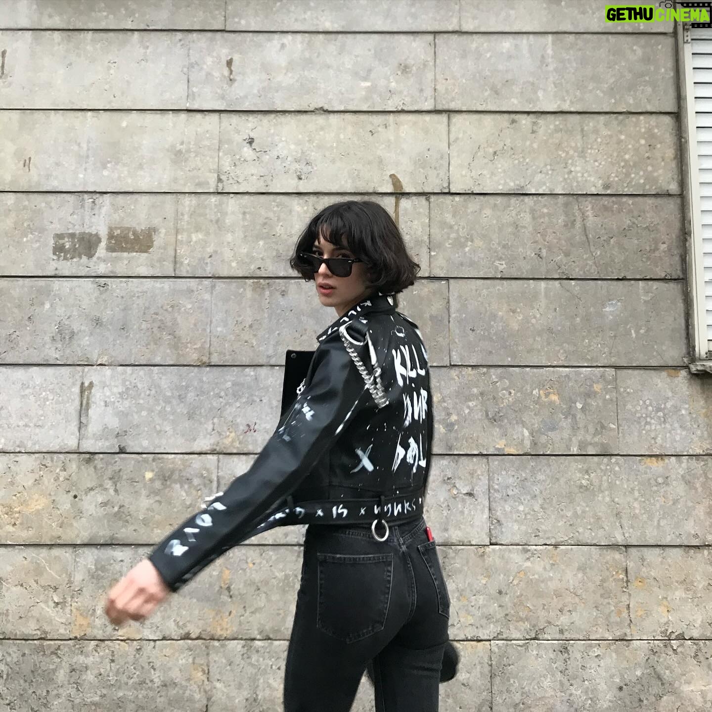 Yaprak Medine - 2.2K Likes - FotoÄraftaki saƧlara dƶnmek mi saƧlarımı aÅırı uzatmak mı? Kim ne dĆ¼ÅĆ¼nĆ¼yorsa , postun altına š¤