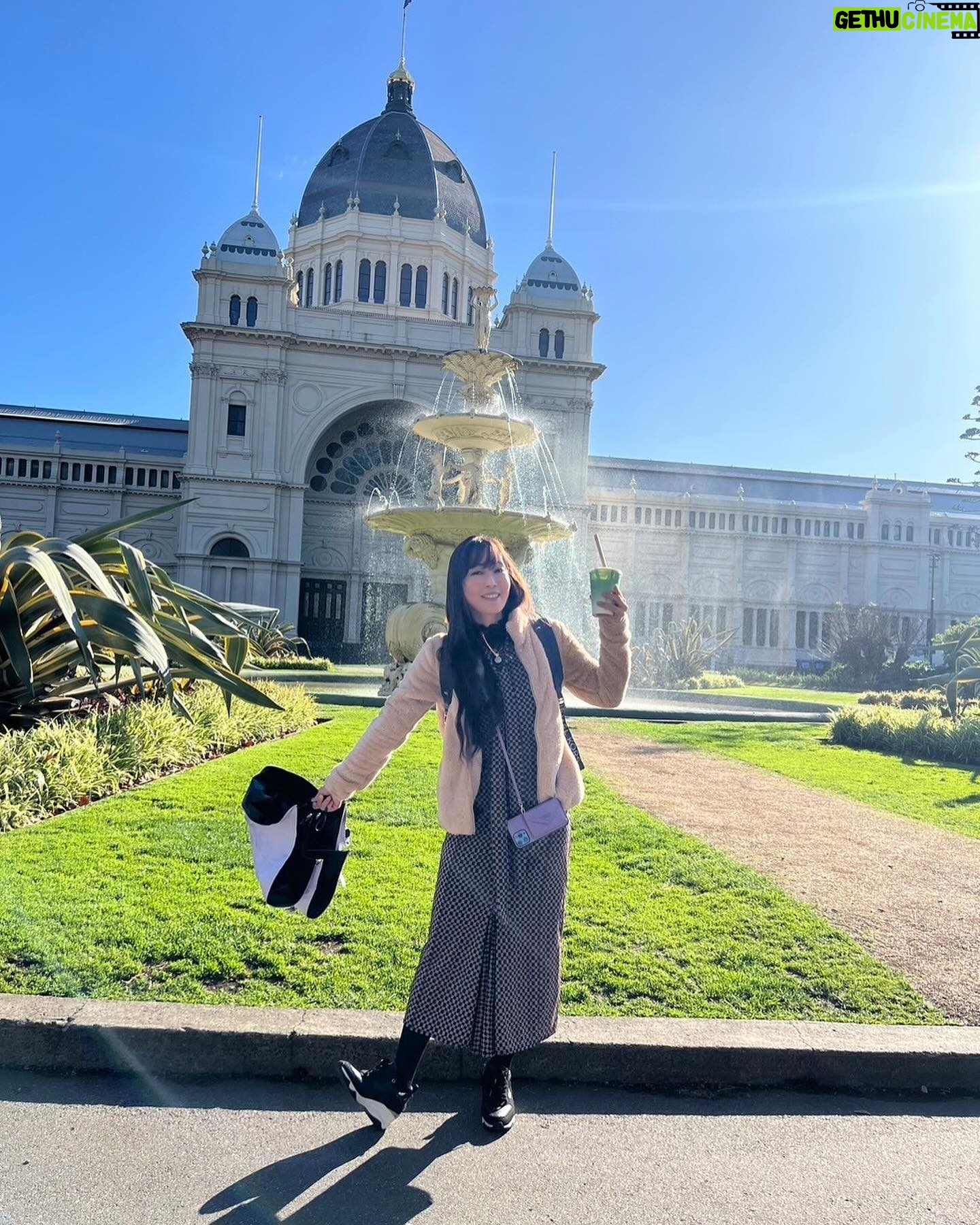 Yoko Hikasa - 7.7K Likes - 🖐️
土曜日は
朝カフェでテイクアウェイしてピクニック🧺
博物館と大聖堂見てお仕事したあと
マリナとサンセットビーチ!
写真逆詐欺のめちゃでかご飯食べて
お散歩して現地スーパー寄って観覧車乗りました✨
#走る走るおれたち
#マリナカメラがあると走り出すわたし