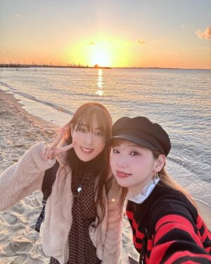 Yoko Hikasa Instagram - 🖐️
土曜日は
朝カフェでテイクアウェイしてピクニック🧺
博物館と大聖堂見てお仕事したあと
マリナとサンセットビーチ！
写真逆詐欺のめちゃでかご飯食べて
お散歩して現地スーパー寄って観覧車乗りました✨

#走る走るおれたち
#マリナカメラがあると走り出すわたし
