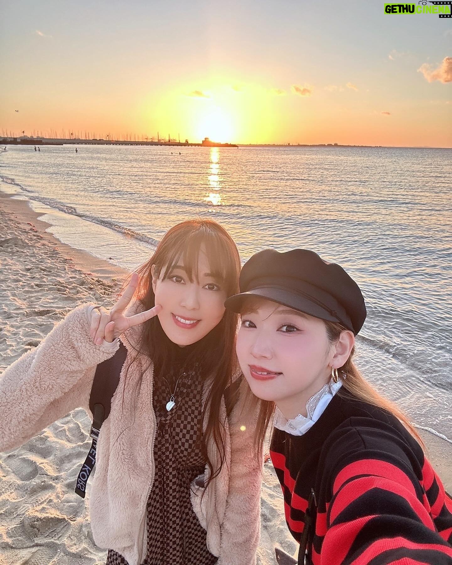 Yoko Hikasa - 7.7K Likes - 🖐️
土曜日は
朝カフェでテイクアウェイしてピクニック🧺
博物館と大聖堂見てお仕事したあと
マリナとサンセットビーチ!
写真逆詐欺のめちゃでかご飯食べて
お散歩して現地スーパー寄って観覧車乗りました✨
#走る走るおれたち
#マリナカメラがあると走り出すわたし