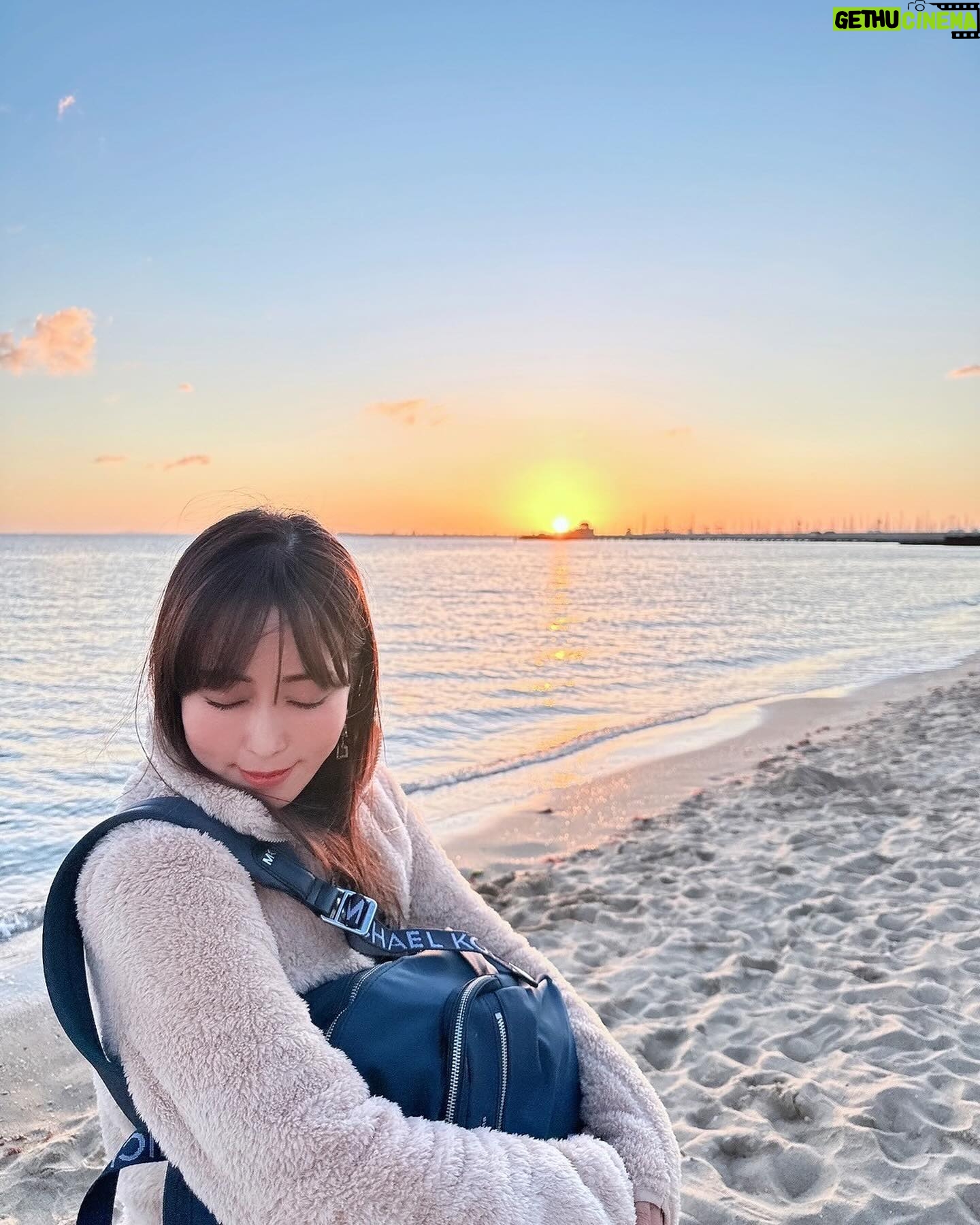 Yoko Hikasa - 7.7K Likes - 🖐️
土曜日は
朝カフェでテイクアウェイしてピクニック🧺
博物館と大聖堂見てお仕事したあと
マリナとサンセットビーチ!
写真逆詐欺のめちゃでかご飯食べて
お散歩して現地スーパー寄って観覧車乗りました✨
#走る走るおれたち
#マリナカメラがあると走り出すわたし