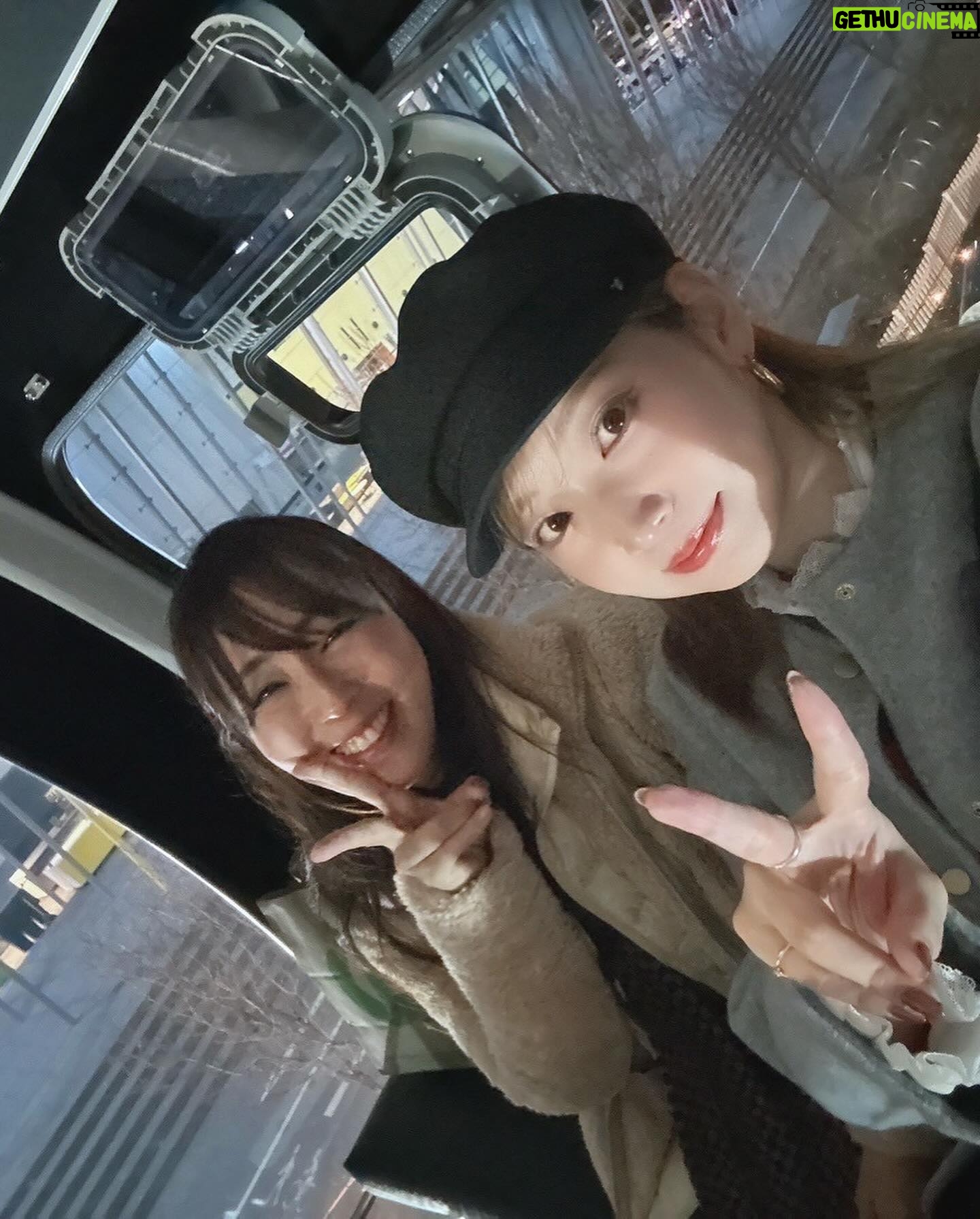 Yoko Hikasa - 7.7K Likes - 🖐️
土曜日は
朝カフェでテイクアウェイしてピクニック🧺
博物館と大聖堂見てお仕事したあと
マリナとサンセットビーチ!
写真逆詐欺のめちゃでかご飯食べて
お散歩して現地スーパー寄って観覧車乗りました✨
#走る走るおれたち
#マリナカメラがあると走り出すわたし