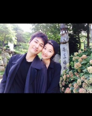 Yoon Soy Instagram - 10년이란 시간동안 함께했습니다..
인생에서 의미있는 가치가 무엇인지..무한한 믿음이 무엇인지..
알게해준 단하나의 소중한 인연..
내 베프이자 동료이자 사랑하는 남편..
사랑합니다..
#10주년#사랑#가족#남편#친구에서연인으로#연인에서부부로
#부부에서부모로#일상속특별함