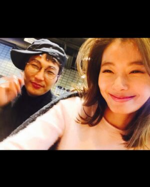 Yoon Soy Instagram - 10년이란 시간동안 함께했습니다..
인생에서 의미있는 가치가 무엇인지..무한한 믿음이 무엇인지..
알게해준 단하나의 소중한 인연..
내 베프이자 동료이자 사랑하는 남편..
사랑합니다..
#10주년#사랑#가족#남편#친구에서연인으로#연인에서부부로
#부부에서부모로#일상속특별함