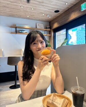 Yui Oguri Instagram - 髪伸びちゃった🫢✨

カフェでは絶対アイスコーヒー☕️

#themalasadatokyo#donuts#MALASADA
#恋詰んじゃった
#ロングヘア