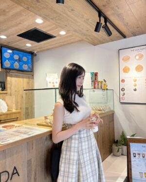 Yui Oguri Instagram - 髪伸びちゃった🫢✨

カフェでは絶対アイスコーヒー☕️

#themalasadatokyo#donuts#MALASADA
#恋詰んじゃった
#ロングヘア
