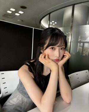 Yui Oguri Instagram - じーっ。👀