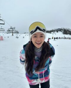 Actress Yun Liu HD Photos and Wallpapers August 2024