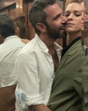 Yuval Scharf Instagram - אוכל לי איברים בפנים כבר יותר מעשור. 👃🏻👂🏻👅👀
ט״ו לאב 
#tolove#טובאב