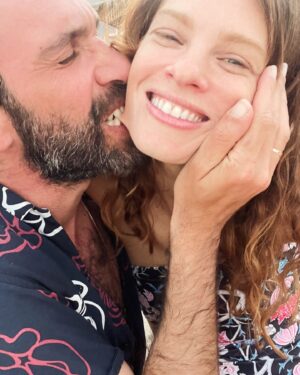Yuval Scharf Instagram - אוכל לי איברים בפנים כבר יותר מעשור. 👃🏻👂🏻👅👀
ט״ו לאב 
#tolove#טובאב