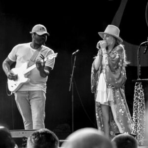 ZZ Ward Instagram - That’s a wrap on the Serpent Tour🐍🐍🐍 big thanks to @slash for bringing us out and thanks to everyone who came to these shows🖤🖤🖤 loved playing the blues every night💙💙💙my heart is happy