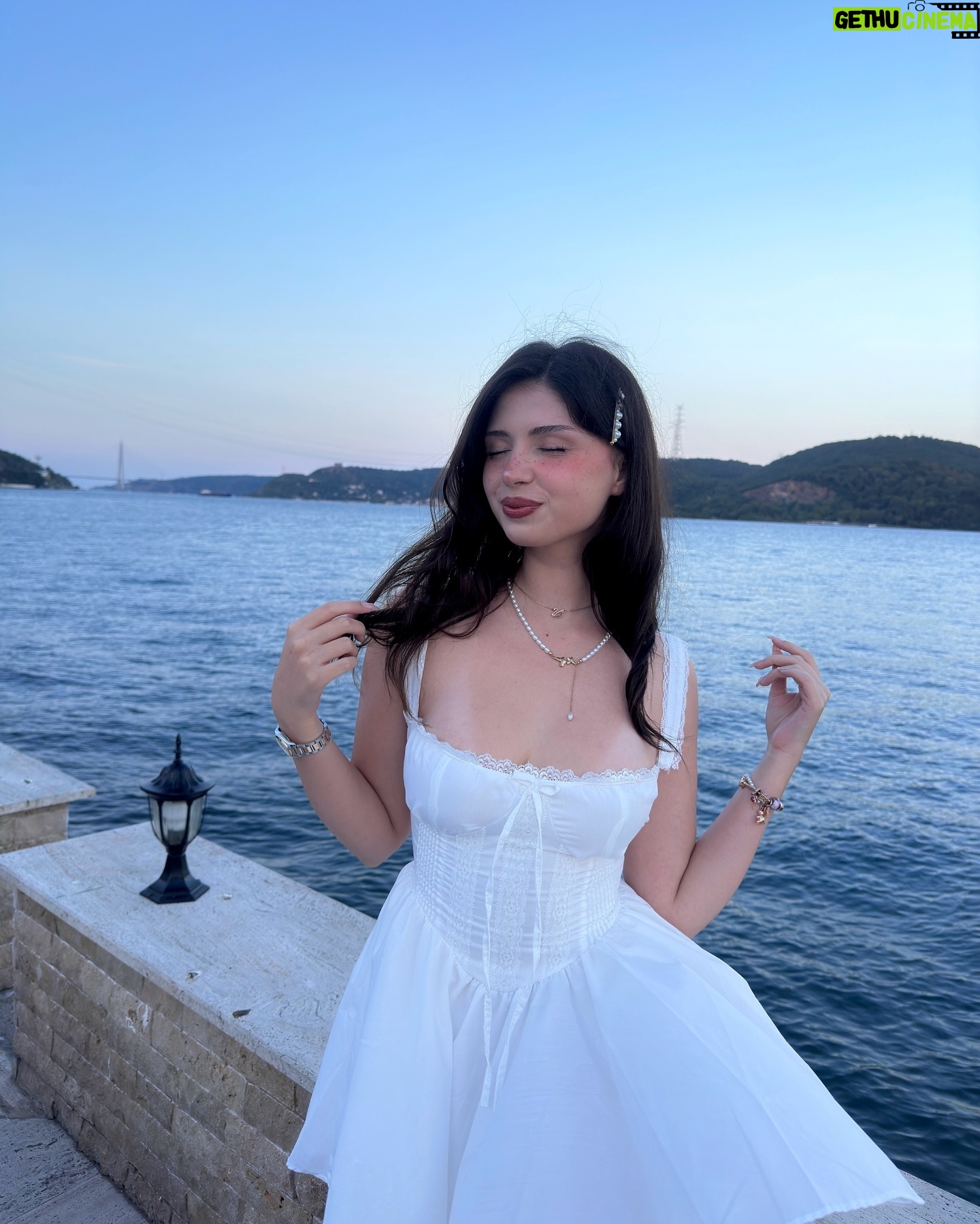 Zeynep Atılgan - 30.1K Likes - 🦢
