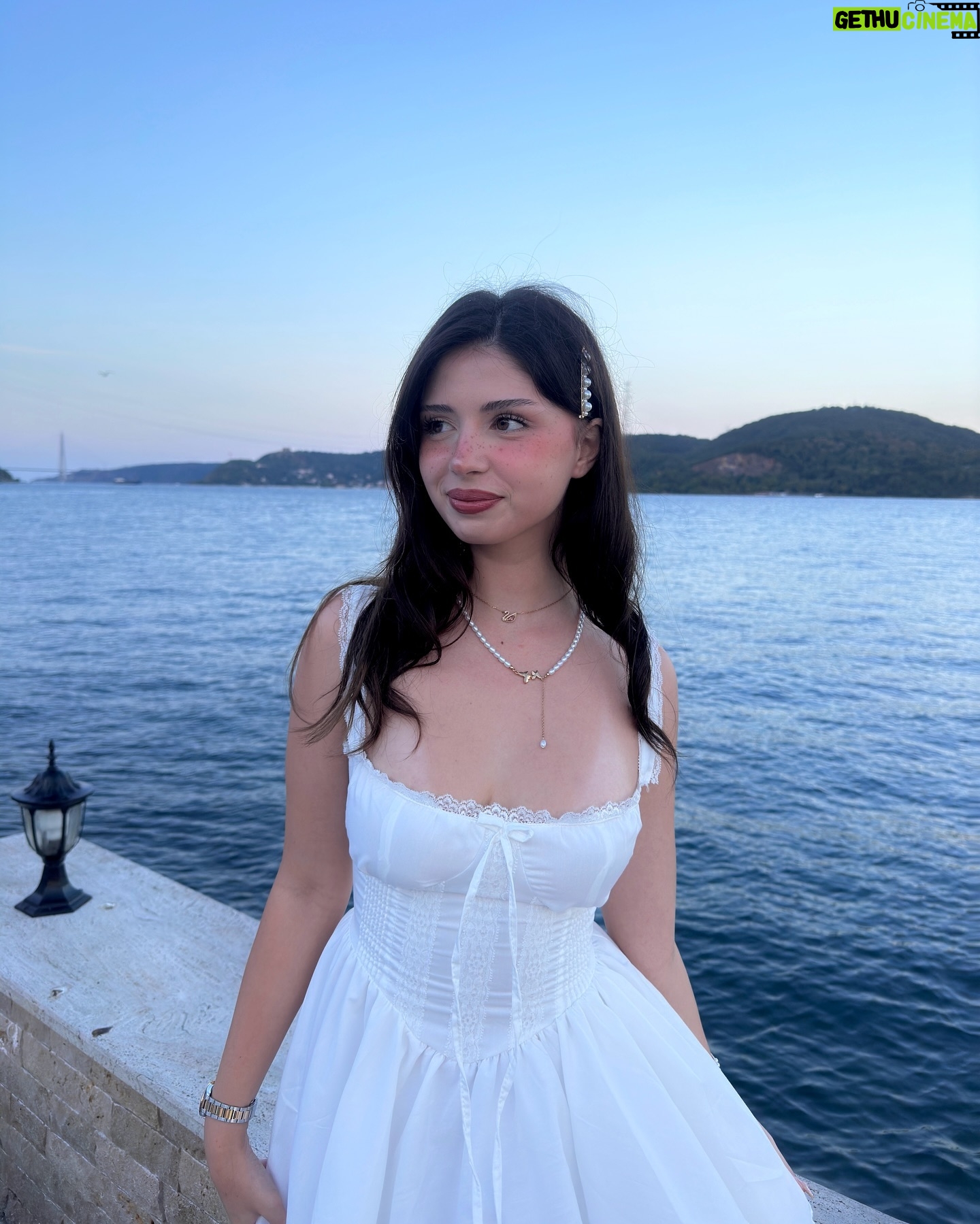 Zeynep Atılgan - 30.1K Likes - 🦢