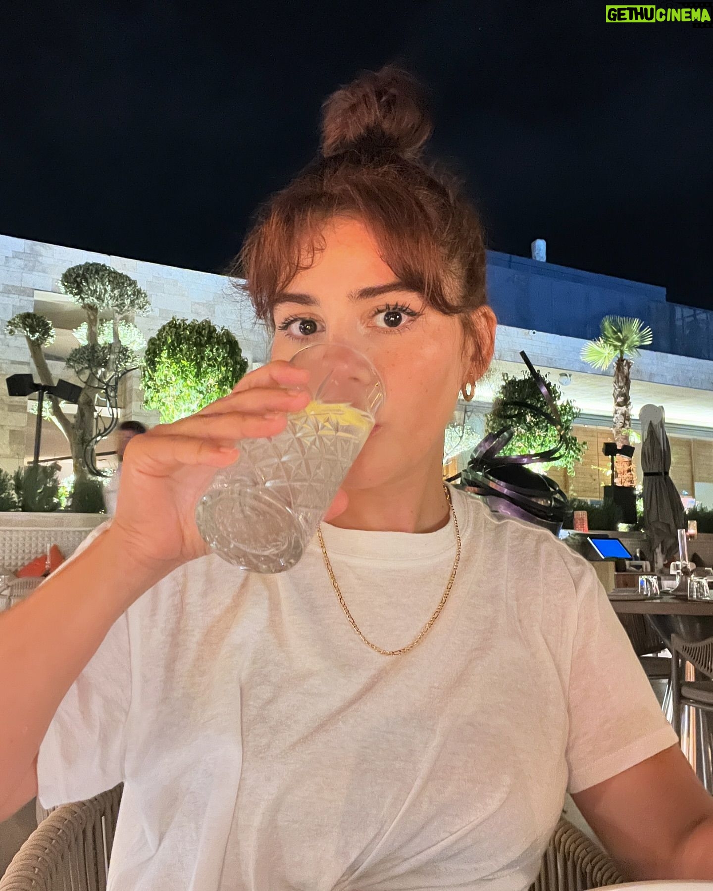 Zeynep Çamcı - 16.6K Likes - 🍋 👸🏻