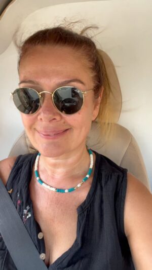 Zeynep Gülmez Instagram - Kızçemle güzel bir tatil yaptık🥰 #tatil #holiday #dog #köpek #deniz #yaz #karavan #karavanlıgezginler  #karavangünlükleri
