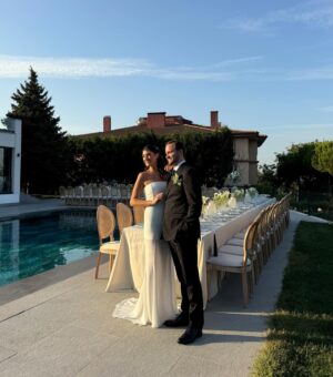 Zeynep Özkaya Instagram - Her detayıyla harika ötesi bir nişandı çok mutlu olun canlarım @begumcelik1 @dogancancelik12 🥹🤍🥂