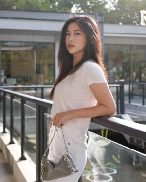 Zhu Zhu Instagram - Golden sunset and silver me 🌅🌆