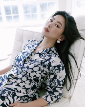 Zhu Zhu Instagram - It’s been 20 years since my first magazine shoot with Rayli. Here I am, on the cover again, happy 24th birthday #raylimagazinechina 💋