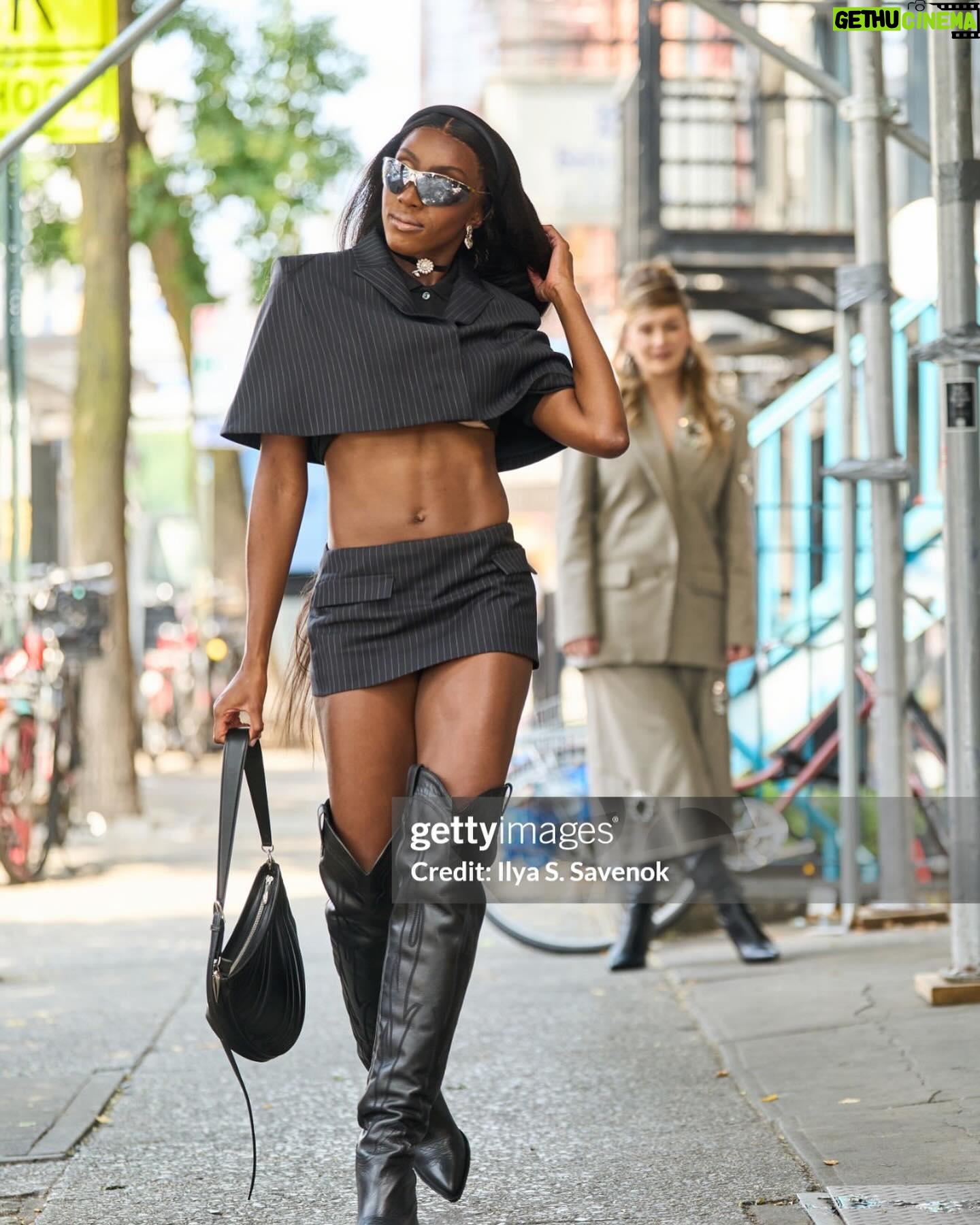 Ziwe Fumudoh - 3 Likes - you’d be an iconic guest @theannadelvey………