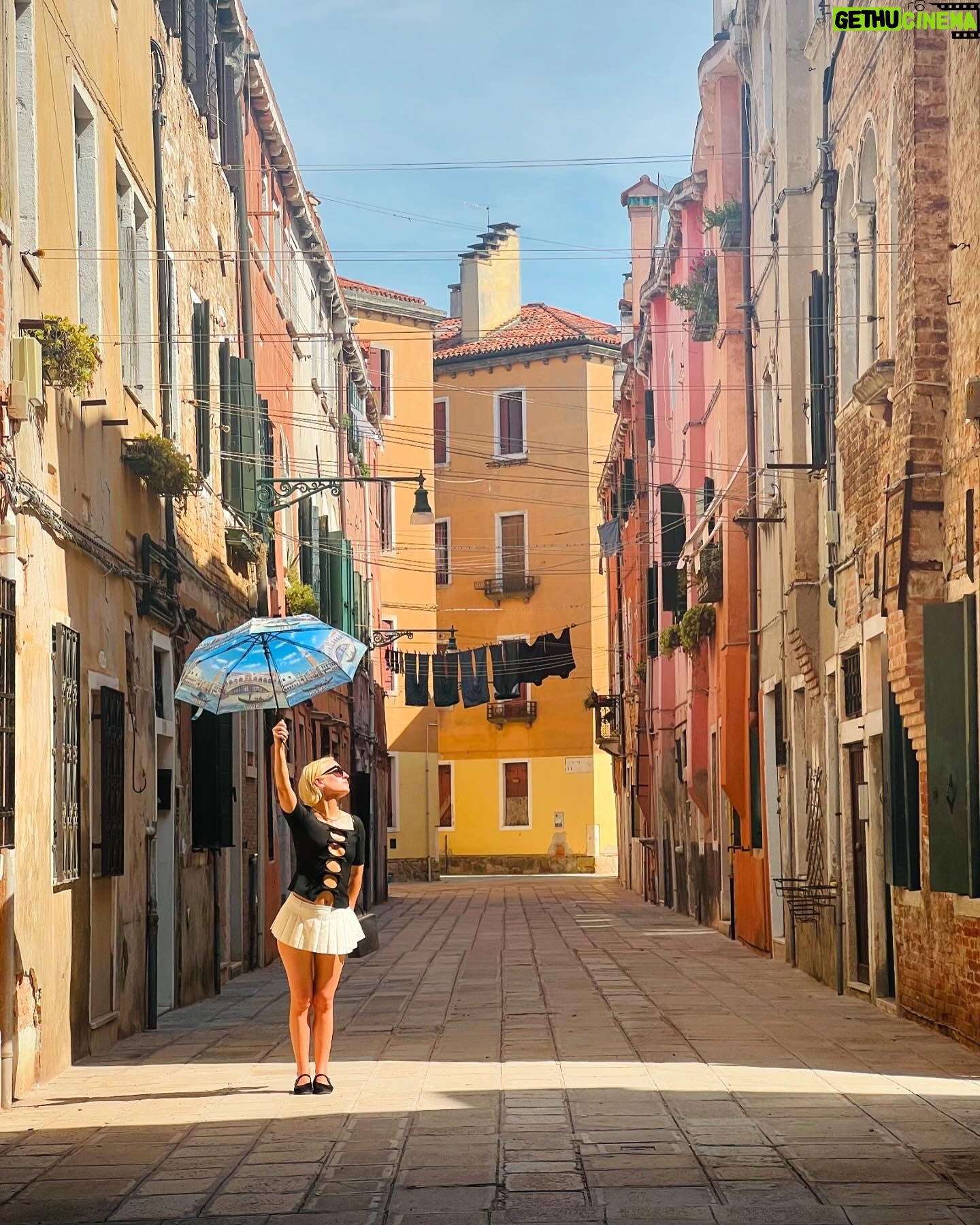 Zoe Lister-Jones - 7.8K Likes - Had the most wonderful birthday in the most wonderful city with the most wonderful person. Feeling very grateful ❤️