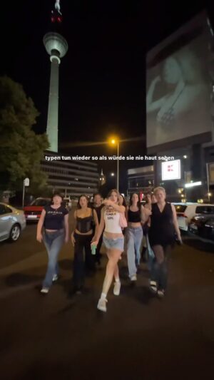 Zsá Zsá Inci Bürkle Instagram - OMG HEULE DER SONG IS DRAUSSEN!!! wie cute war das gestern bitte ?! video kommt heute um 18 uhr. bin so gespannt wie ihr song und video findet 💖🥹 ily ily