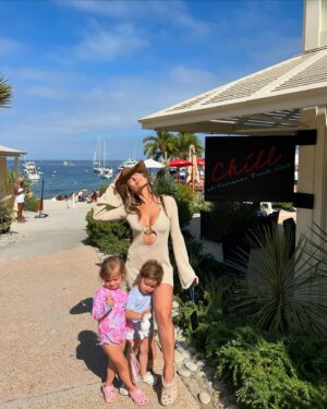 Zulay Henao Instagram - Catalina Island is such a GEM! 💎 

Con la Familia disfrutando este veranito tan rico🏝️💚