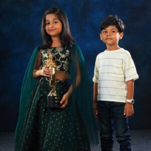 aazhiya sj Instagram - Best child artist - Vikadan awards ❤️ 

#aazhiya #childartist #vikadanawards 

@fashionfeathers_f2