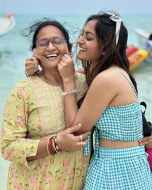 sree priya Instagram - Happiest birthday Amma ♥️😘 

Can’t imagine my life without you , it’s all bcoz of you for wat iam today .. thnx for always being strong by my side no matter what .. proud of you Amma 🫂 thnx for choosing me as ur daughter #Luckyme 🥰 i love you mommy jaan 🫶