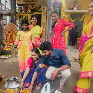 vj Santhiya Instagram - 🥰 என் இறைவியே 😍 @aval_santhiya 🫂

#mylife #godgift #avalsanthiya #trendingcouple #livetogether #love #traditional #familytogether #happiness