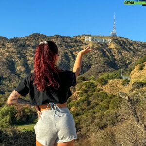 Angélique Mastio Instagram - ✨ Vivre le rêve américain 🇺🇸
Entre Hollywood et les avenues bordées de palmiers, chaque instant est un pur kiffe. 

Partager ce road trip avec LA Team, c’est juste incroyable ! Moments de liberté, rires à en perdre la voix et soleil à gogo 🌞
Rien de tel que l’aventure sur les routes américaines pour créer des souvenirs inoubliables.
Let’s go, next stop 🌍✨
📍LAS VEGAS 🤪

#DreamBig #RoadTripVibes #LAAdventure #VoyageEntreAmis #Liberté #ExploreTheWorld #PalmTreesAndSunshine #HollywoodDreams #roadsurfer #kohlanta