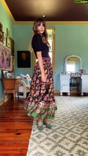 Gray Benko Instagram - My favorite Fall skirt from @shopmille , three ways 💫

Side note, my 14-year-old told me I’m embarrassing her because this song was trending WEEKS ago.  I can’t wait to see how she feels when she gets to 22 seconds in 👀💁🏻‍♀️

Link in stories.