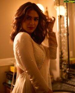 Actress Mrunal Thakur HD Instagram Photos and Wallpapers September 2024