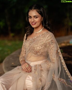 VJ Akshaya Instagram - Glowing vibes ! 🤩

Outfit : @tamohara_house_of_designs 
Makeup & styling : Akshu 
Pc : @portraitsbylokesh 
Hairstyle : @sujitha_mua 
Jwellery : @aaranyarentaljewellery 

#vjakshaya #weddingwear