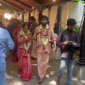 VJ Akshaya Instagram - Aswath ❤️ Kanmani Kalyanam 

Pc : @mirchi_dq @karthi.actor @vimal_skyfish 
Hip belt : @tamohara_house_of_designs 
Hairstyle by : @sujitha_mua 

#vjakshaya #aswathinkanmani #wedding