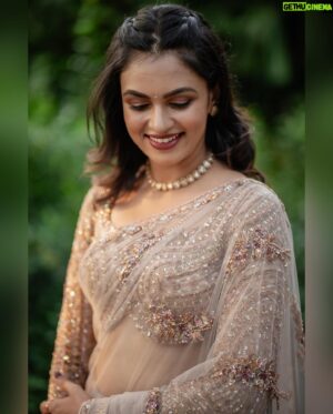 VJ Akshaya Instagram - Glowing vibes ! 🤩

Outfit : @tamohara_house_of_designs 
Makeup & styling : Akshu 
Pc : @portraitsbylokesh 
Hairstyle : @sujitha_mua 
Jwellery : @aaranyarentaljewellery 

#vjakshaya #weddingwear