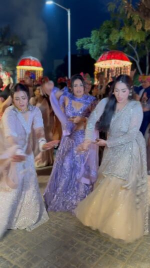 Aadita Jain Instagram - बारात 💃 🥁 
.
,
.
.