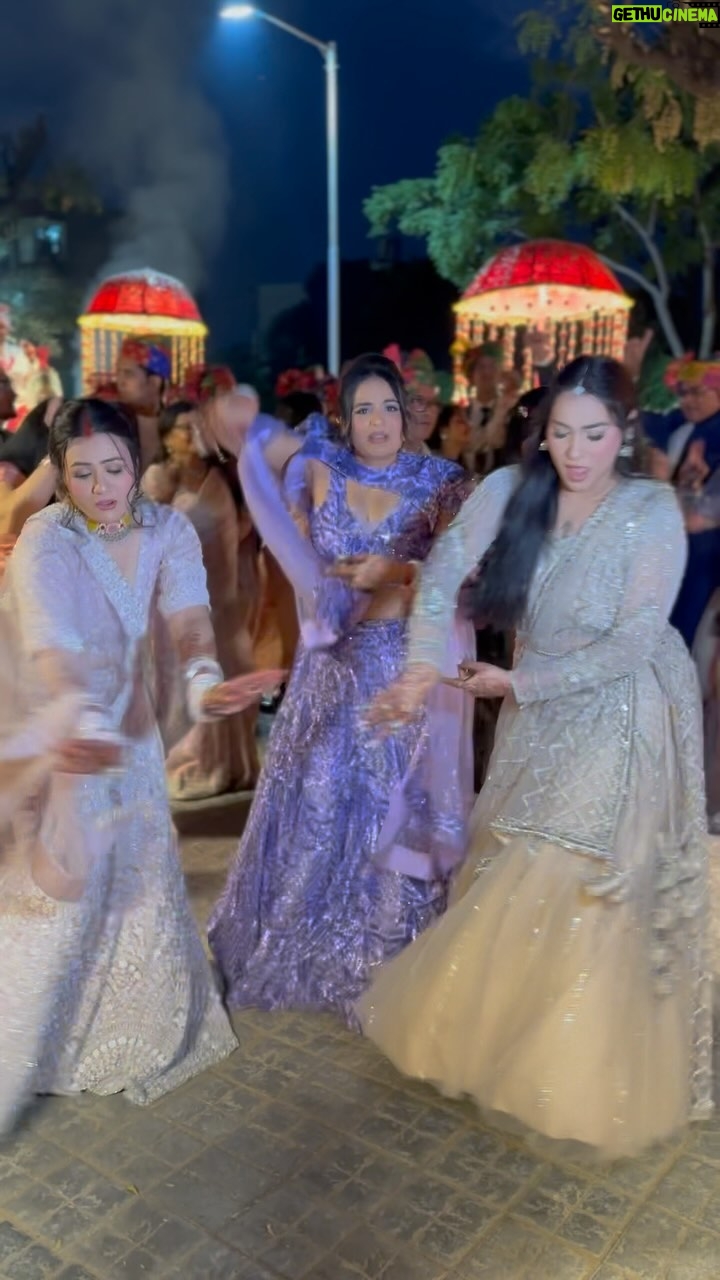 Aadita Jain - 262 Likes - बारात 💃 🥁
.
,
.
.