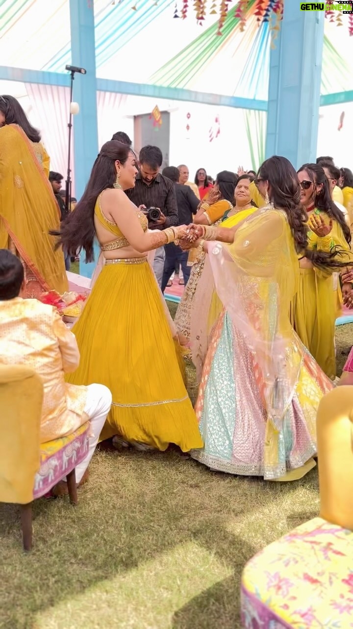 Aadita Jain - 477 Likes - Haldi 💛
.
.
.
.
#haldiceremony #handifit #dancewithbestie