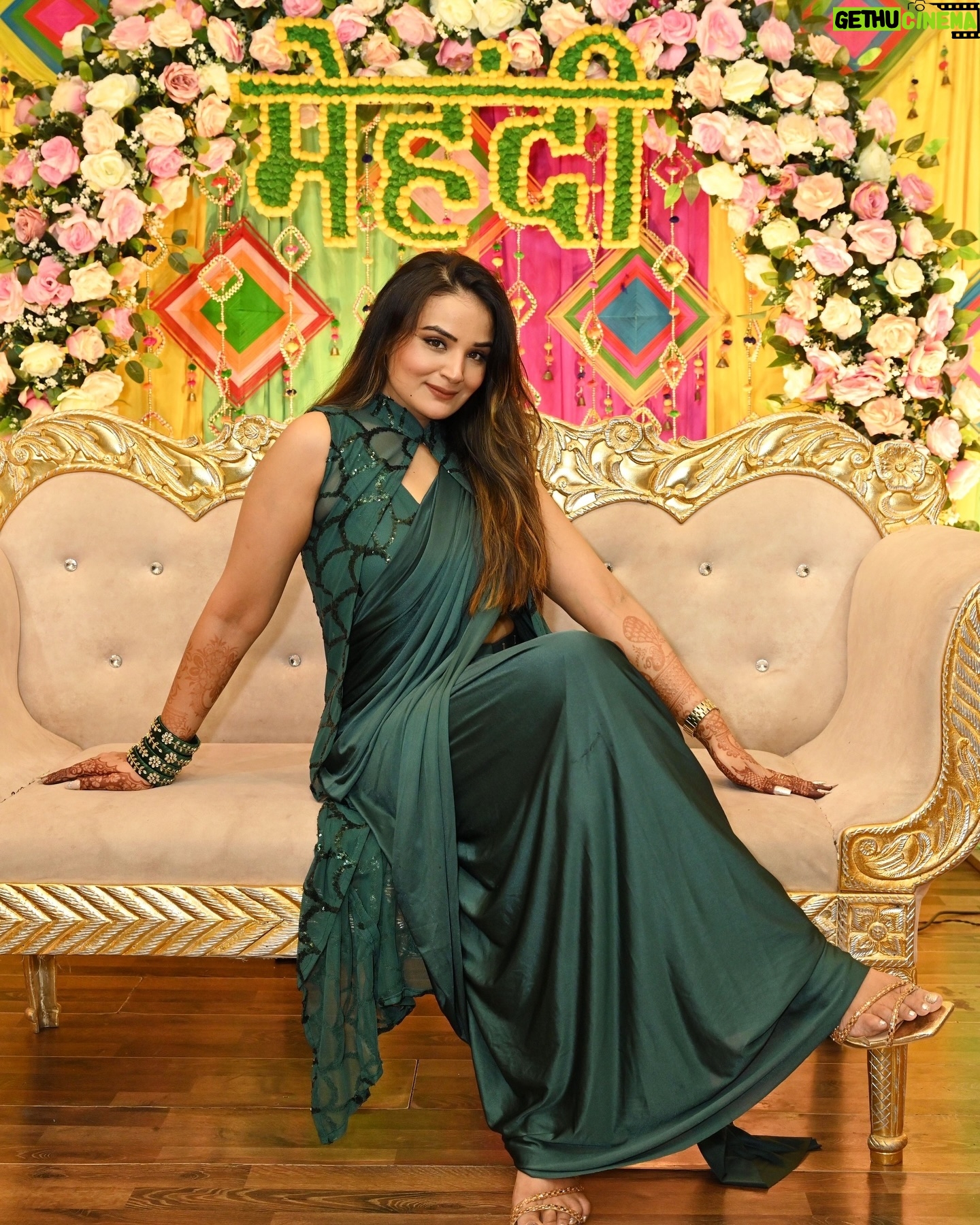 Aadita Jain - 3 Likes - Day 2 - Bhai ki Mehndi (Part2)
#mehndi #mehndikiraat #family #kunalkimehandi #aachalmerenaal #foryou #foryoupage #fyp #explorar #explorepage