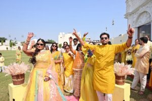 Aadita Jain Instagram - Day 3 - Bhai ki Haldi Ceremony with all Family 
Flowers ki haldi🌼🌼

.
.
#family #familygoals #haldi #haldiceremony #haldioutfit #haldidecor #aachalmerenaal #bhaikishaadi #foryou #foryoupage #explore #explorepage #weddingbells