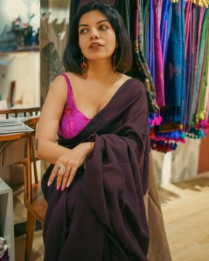 Aarya Maya Instagram - Six yards of sass 😉🌟
Saree : @suta_bombay 

#saree #sareelove #sareelovers #sareeindia