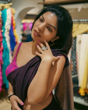 Aarya Maya Instagram - Six yards of sass 😉🌟
Saree : @suta_bombay 

#saree #sareelove #sareelovers #sareeindia