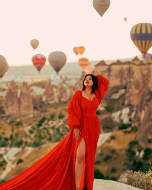 Aarya Maya Instagram - Waking up to the magic of Cappadocia—hot air balloons drifting above, dreams taking flight below.
📍Goreme , Cappadocia

#capadocia #mustdo #hotairballoon #reddress #photoshoot #travelphotoshoot #malayali