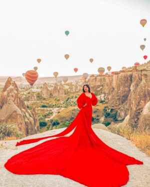 Aarya Maya Instagram - Waking up to the magic of Cappadocia—hot air balloons drifting above, dreams taking flight below.
📍Goreme , Cappadocia

#capadocia #mustdo #hotairballoon #reddress #photoshoot #travelphotoshoot #malayali
