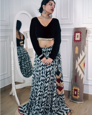 Aarya Maya Instagram - ✨🦢Wearing @shae_by_sassafras @sassafrasindia 

#indianoutfit #ootdfashion #ethnicwear #colabshoot #fashion #outfitideas